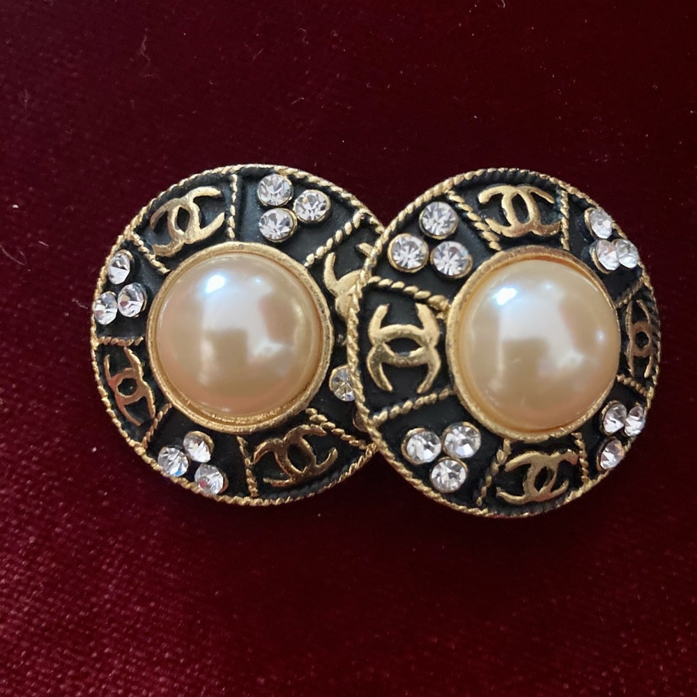 Vintage Chanel Clip on earrings